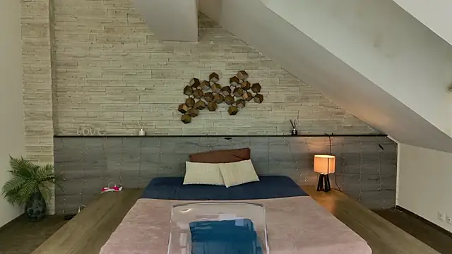 Snapshot of hornyb33_ chatting on February 4, 2026, 5:13 am hornyb33 online show from February 4, 2026, 5:13 am