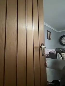 Milssweetx online show from March 20, 2026, 9:54 am