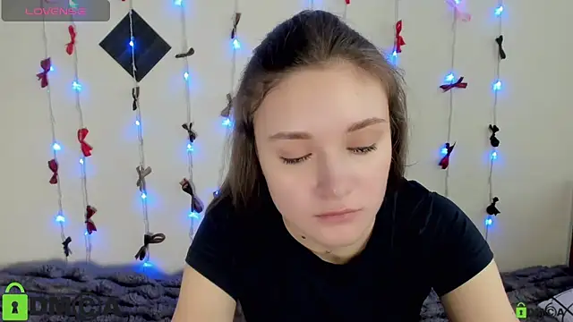 Elina X online show from June 8, 2026, 2:50 pm