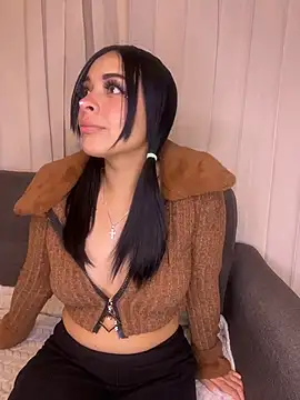 cristal  violetaa online show from February 5, 2026, 3:35 am