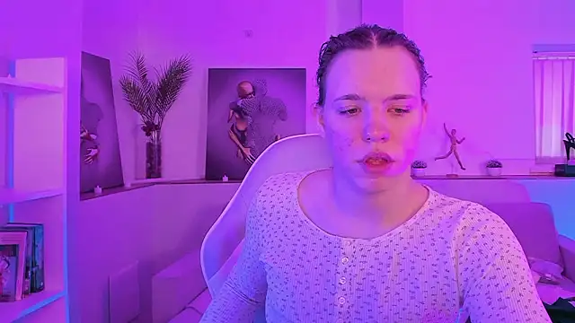 Snapshot of Madison_dolly chatting on February 25, 2026, 2:12 am Madison dolly online show from February 25, 2026, 2:12 am