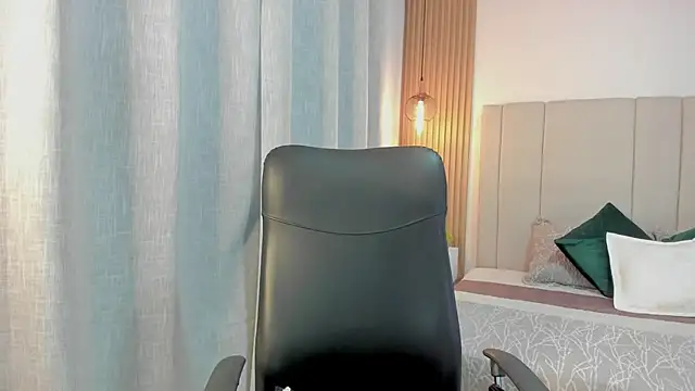 Victoria Rosee online show from May 28, 2026, 12:22 pm