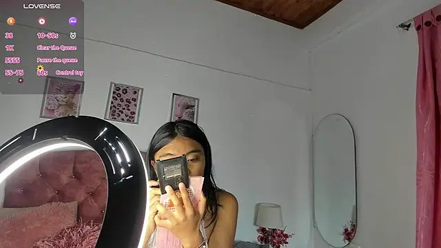 luna velveth online show from April 12, 2026, 11:46 am