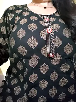 Snapshot of PARI51 chatting on February 23, 2026, 8:42 pm PARI51 online show from February 23, 2026, 8:42 pm