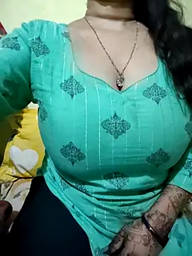 Snapshot of PARI51 chatting on February 11, 2026, 7:36 pm PARI51 online show from February 11, 2026, 7:36 pm