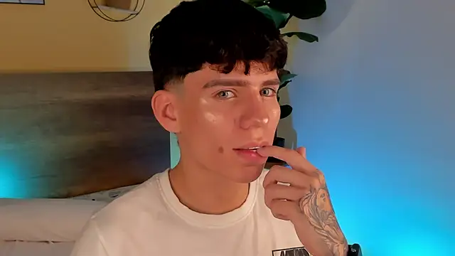 Snapshot of Angel_eros_ chatting on February 12, 2026, 4:56 am Angel eros online show from February 12, 2026, 4:56 am