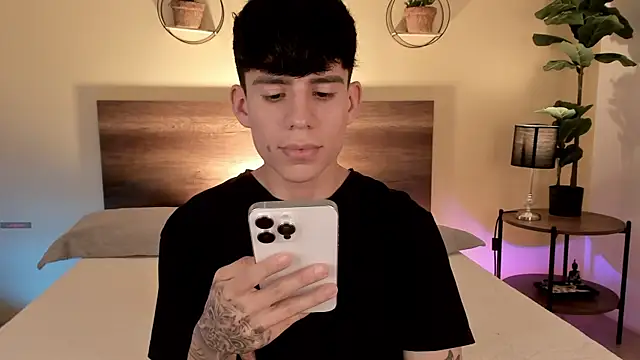 Snapshot of Angel_eros_ chatting on February 4, 2026, 8:04 pm Angel eros online show from February 4, 2026, 8:04 pm