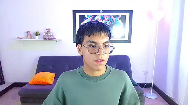 Maecum18 online show from April 7, 2026, 8:43 pm