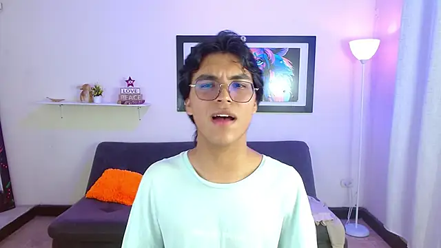 Snapshot of Maecum18 chatting on February 16, 2026, 8:40 pm Maecum18 online show from February 16, 2026, 8:40 pm