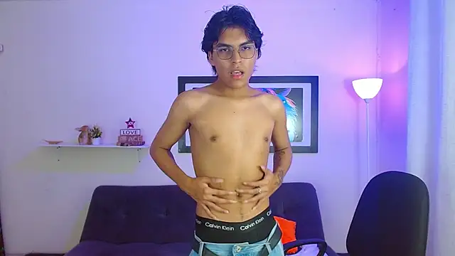 Snapshot of Maecum18 chatting on February 20, 2026, 11:39 pm Maecum18 online show from February 20, 2026, 11:39 pm