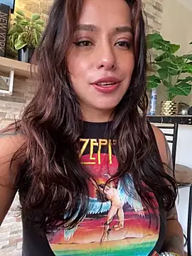 foxxy lover online show from April 7, 2026, 7:59 pm