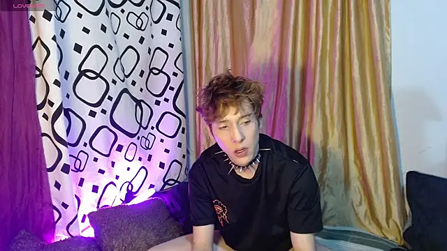 Snapshot of DannyParker_ chatting on July 19, 2026, 8:34 am DannyParker online show from July 19, 2026, 8:34 am