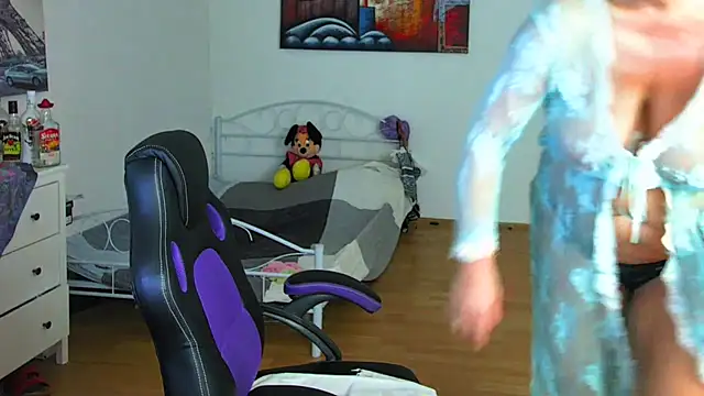 Snapshot of Sylly chatting on October 7, 2025, 7:09 am Sylly online show from October 7, 2025, 7:09 am