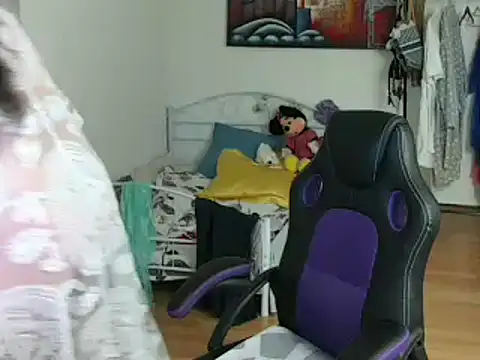 Sylly online show from March 3, 2025, 1:56 pm