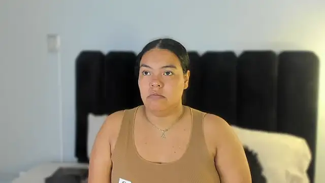 Snapshot of Amaranoir- chatting on February 7, 2026, 4:09 am Amaranoir- online show from February 7, 2026, 4:09 am