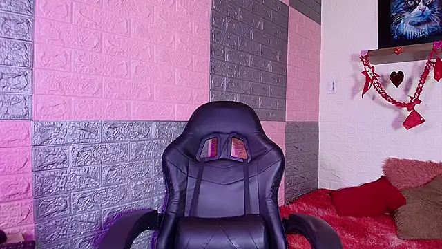 Snapshot of alanna_Love02 chatting on February 19, 2026, 8:06 pm alanna Love02 online show from February 19, 2026, 8:06 pm