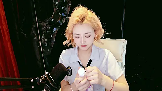 Snapshot of Lady-Mia777 chatting on February 11, 2026, 12:27 pm Lady-Mia777 online show from February 11, 2026, 12:27 pm