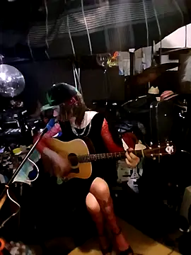 Snapshot of AllucyLu chatting on February 15, 2026, 7:51 am AllucyLu online show from February 15, 2026, 7:51 am