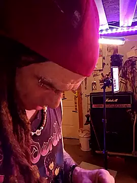 Snapshot of AllucyLu chatting on March 2, 2026, 3:40 am AllucyLu online show from March 2, 2026, 3:40 am