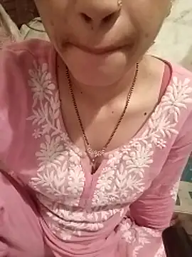 Snapshot of khushi_rawat chatting on February 27, 2026, 5:57 pm khushi rawat online show from February 27, 2026, 5:57 pm