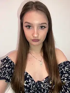 Green eyes lady online show from May 20, 2026, 4:26 pm