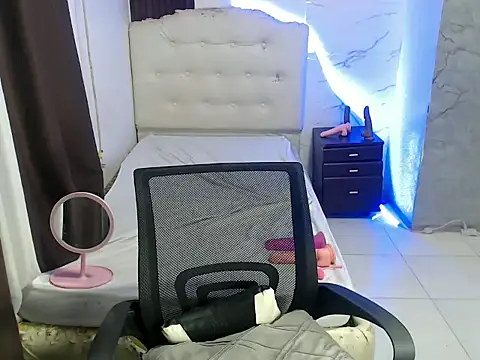 Snapshot of lady_finger1234 chatting on February 4, 2026, 3:45 am lady finger1234 online show from February 4, 2026, 3:45 am