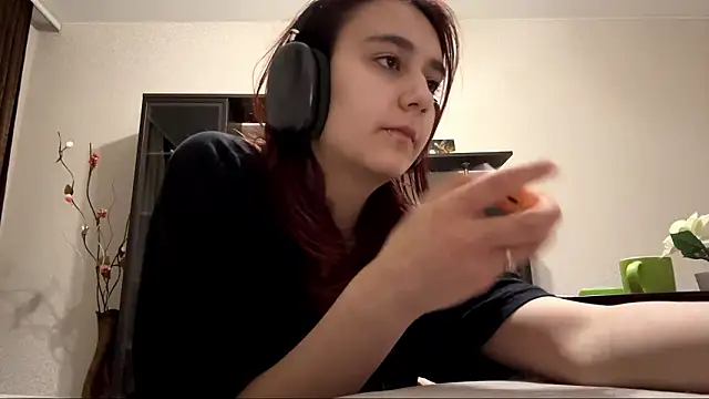 LunaMacky online show from February 13, 2026, 12:21 am