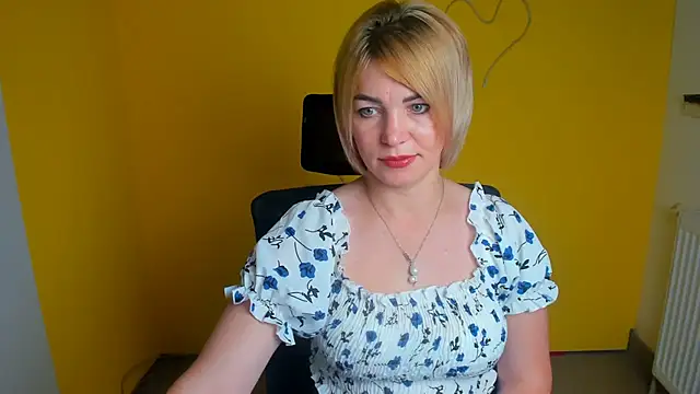 CuttieEmma online show from July 23, 2026, 12:46 pm