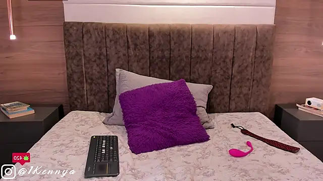 Snapshot of Kennya_Rodriguez chatting on January 10, 2025, 4:22 am Kennya Rodriguez online show from January 10, 2025, 4:22 am