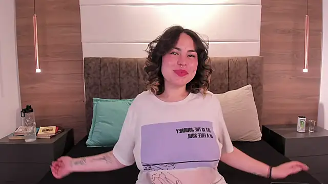 Snapshot of Kennya_Rodriguez chatting on January 2, 2025, 5:24 am Kennya Rodriguez online show from January 2, 2025, 5:24 am