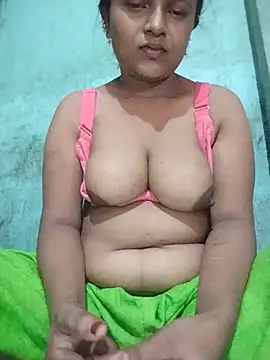 Snapshot of Romantic-Couple999 chatting on June 6, 2026, 5:23 am Romantic-Couple999 online show from June 6, 2026, 5:23 am