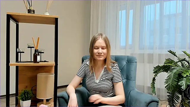 Snapshot of CleliaRostek chatting on February 15, 2026, 4:13 am CleliaRostek online show from February 15, 2026, 4:13 am