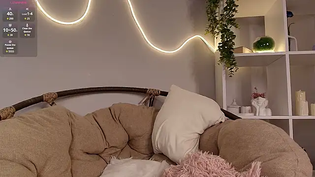 Snapshot of Courtney_C chatting on February 22, 2026, 5:10 am Courtney C online show from February 22, 2026, 5:10 am