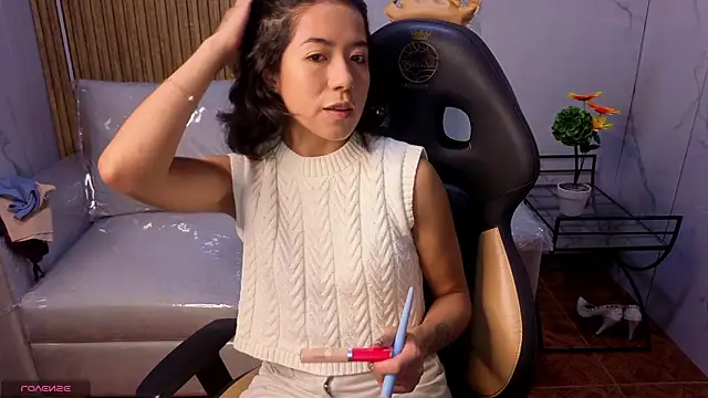 Snapshot of Lynn_turner chatting on February 4, 2026, 12:55 pm Lynn turner online show from February 4, 2026, 12:55 pm