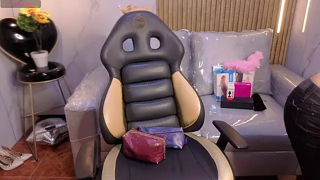 Snapshot of Lynn_turner chatting on February 28, 2026, 1:00 pm Lynn turner online show from February 28, 2026, 1:00 pm