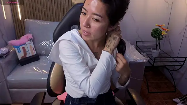 Snapshot of Lynn_turner chatting on February 12, 2026, 1:00 pm Lynn turner online show from February 12, 2026, 1:00 pm