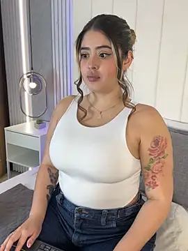 Snapshot of AlannaFoxx chatting on February 16, 2026, 8:40 pm AlannaFoxx online show from February 16, 2026, 8:40 pm