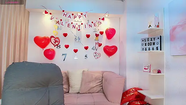 Snapshot of Luna_Millers chatting on February 19, 2026, 4:09 am Luna Millers online show from February 19, 2026, 4:09 am