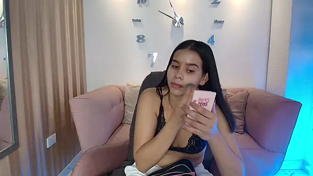 Luna Millers online show from April 3, 2026, 4:08 am