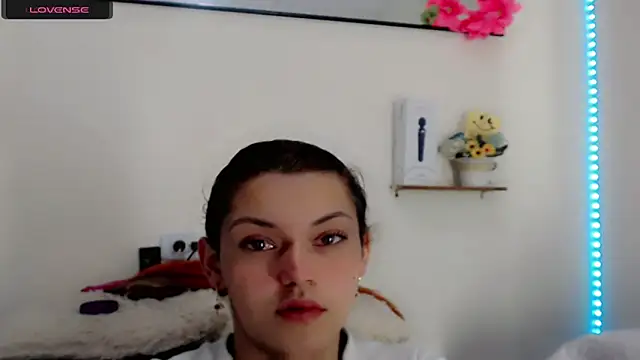 NathalialLooes online show from April 15, 2026, 5:46 am