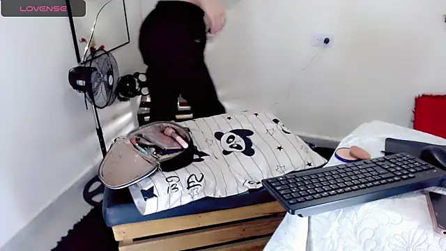 NathalialLooes online show from March 3, 2026, 5:36 am