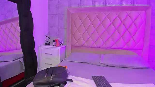 CleoFoxx  online show from February 9, 2026, 1:20 pm