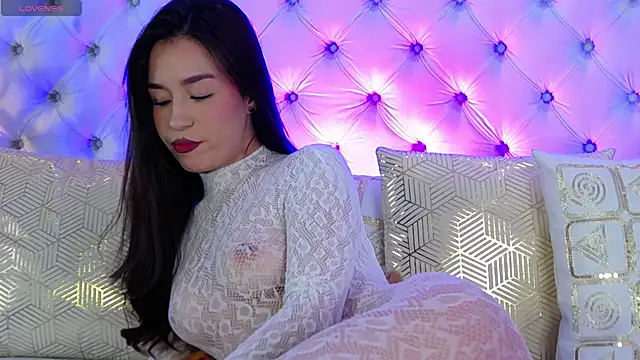 Snapshot of TamaraGreys chatting on February 13, 2026, 1:33 pm TamaraGreys online show from February 13, 2026, 1:33 pm