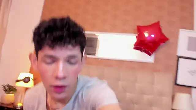 Snapshot of arlequiin_ chatting on February 19, 2026, 8:28 pm arlequiin online show from February 19, 2026, 8:28 pm