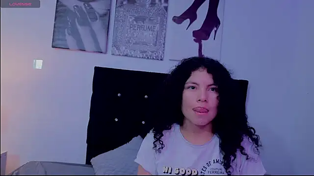 Zoe-yanin online show from March 21, 2026, 6:23 pm