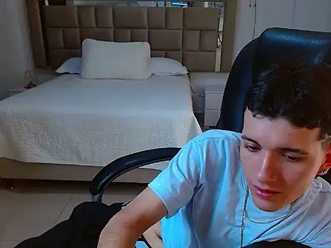 Snapshot of eroboyxox chatting on February 17, 2026, 8:50 pm eroboyxox online show from February 17, 2026, 8:50 pm