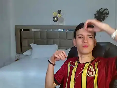 Snapshot of eroboyxox chatting on February 23, 2026, 8:20 pm eroboyxox online show from February 23, 2026, 8:20 pm