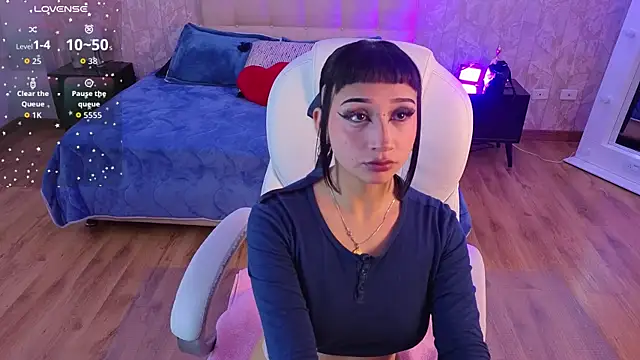 Snapshot of mia_bloom2 chatting on June 15, 2026, 5:29 am mia bloom2 online show from June 15, 2026, 5:29 am