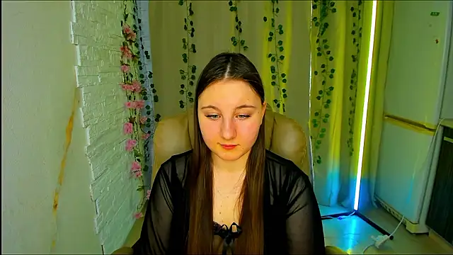 Snapshot of EvaxCharm chatting on February 11, 2026, 7:30 am EvaxCharm online show from February 11, 2026, 7:30 am