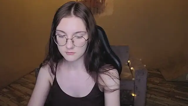 Snapshot of VixenLight chatting on February 13, 2026, 9:31 am VixenLight online show from February 13, 2026, 9:31 am